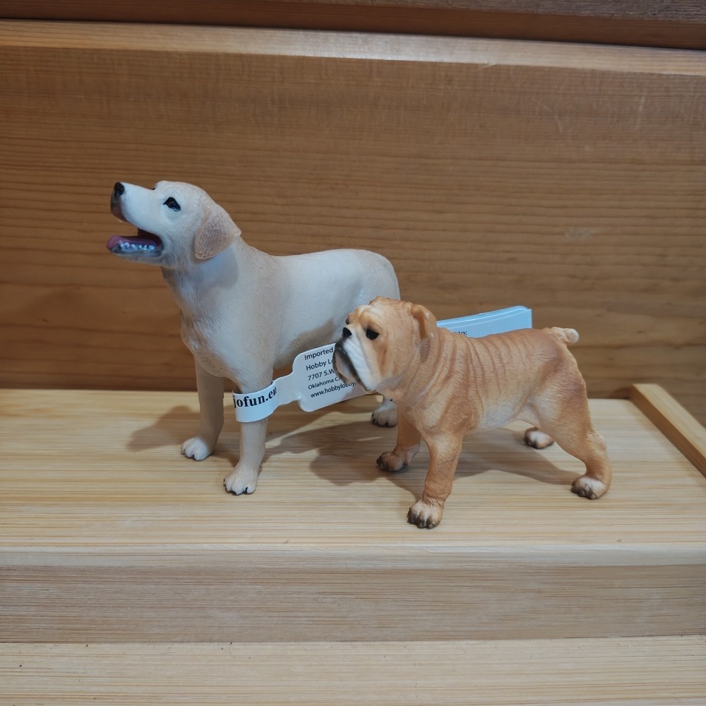 Lot of 2 Mojo Dog Figures‎ 2022 British English Bulldog & Labrador Retriever